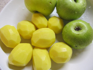 Как приготовить утку с яблоками и черносливом